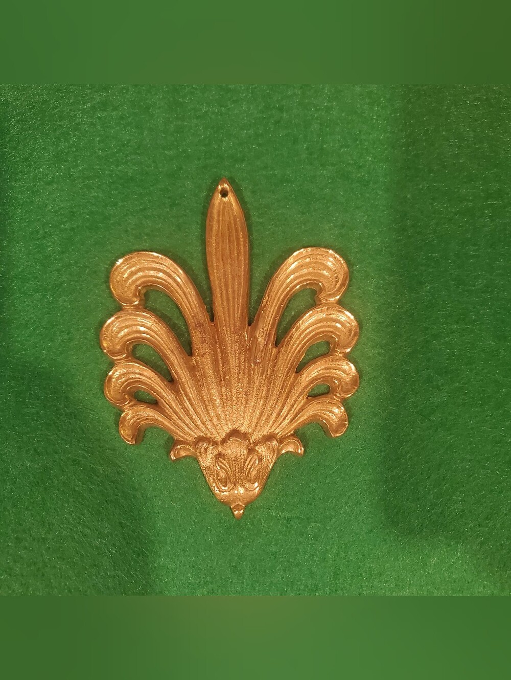 Solid Brass Furniture Appliqué/Decorative Mount Ornamental Acanthus Leaf  5"